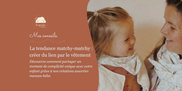 Maman et son bébé portant des accessoires assortis Topette Création pour illustrer la tendance matchy-matchy.