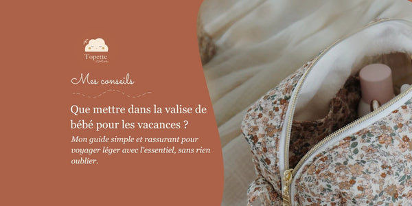 Préparation de la valise de vacances bébé avec gigoteuse, langes et doudou Topette Création.