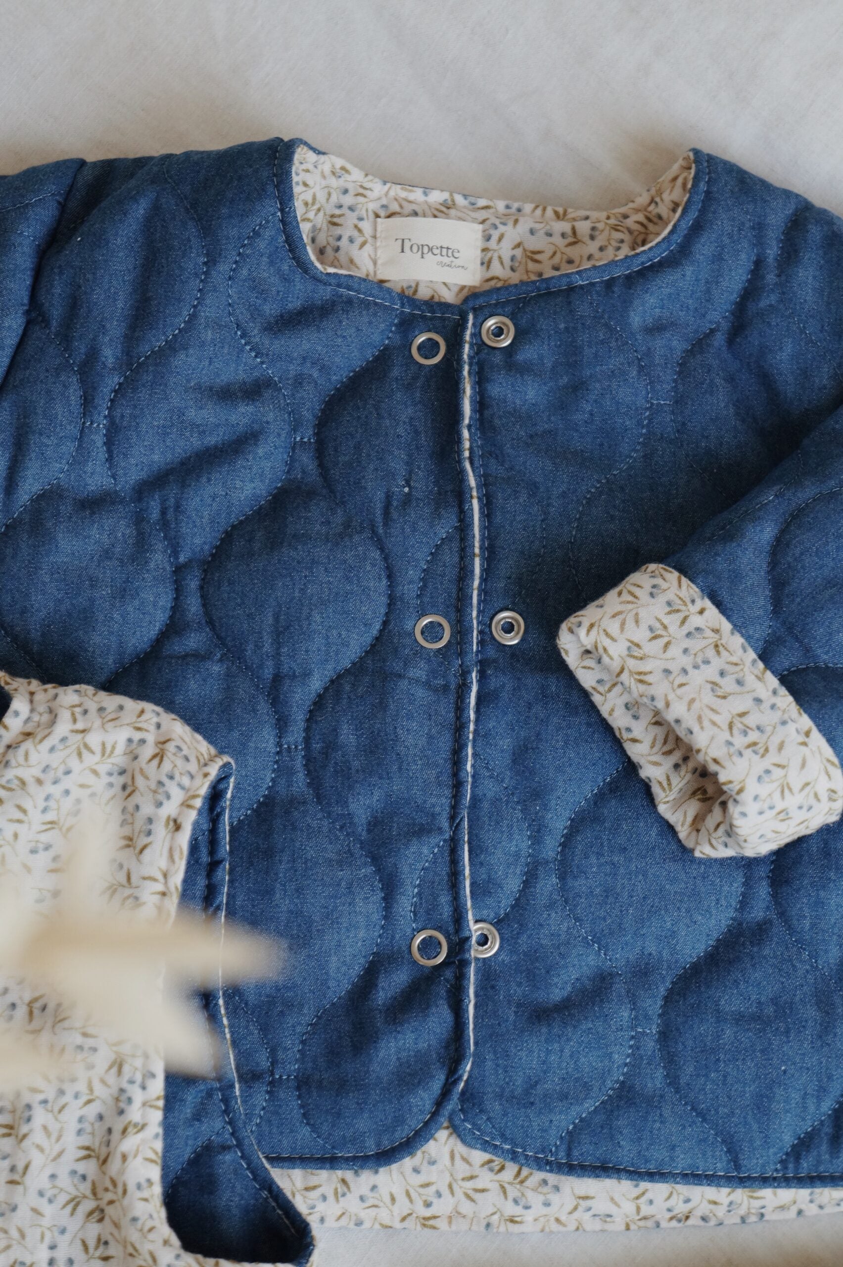 Veste matelassée avec manches enfant Jean/ Feuilles d'olivier Taille 18 mois