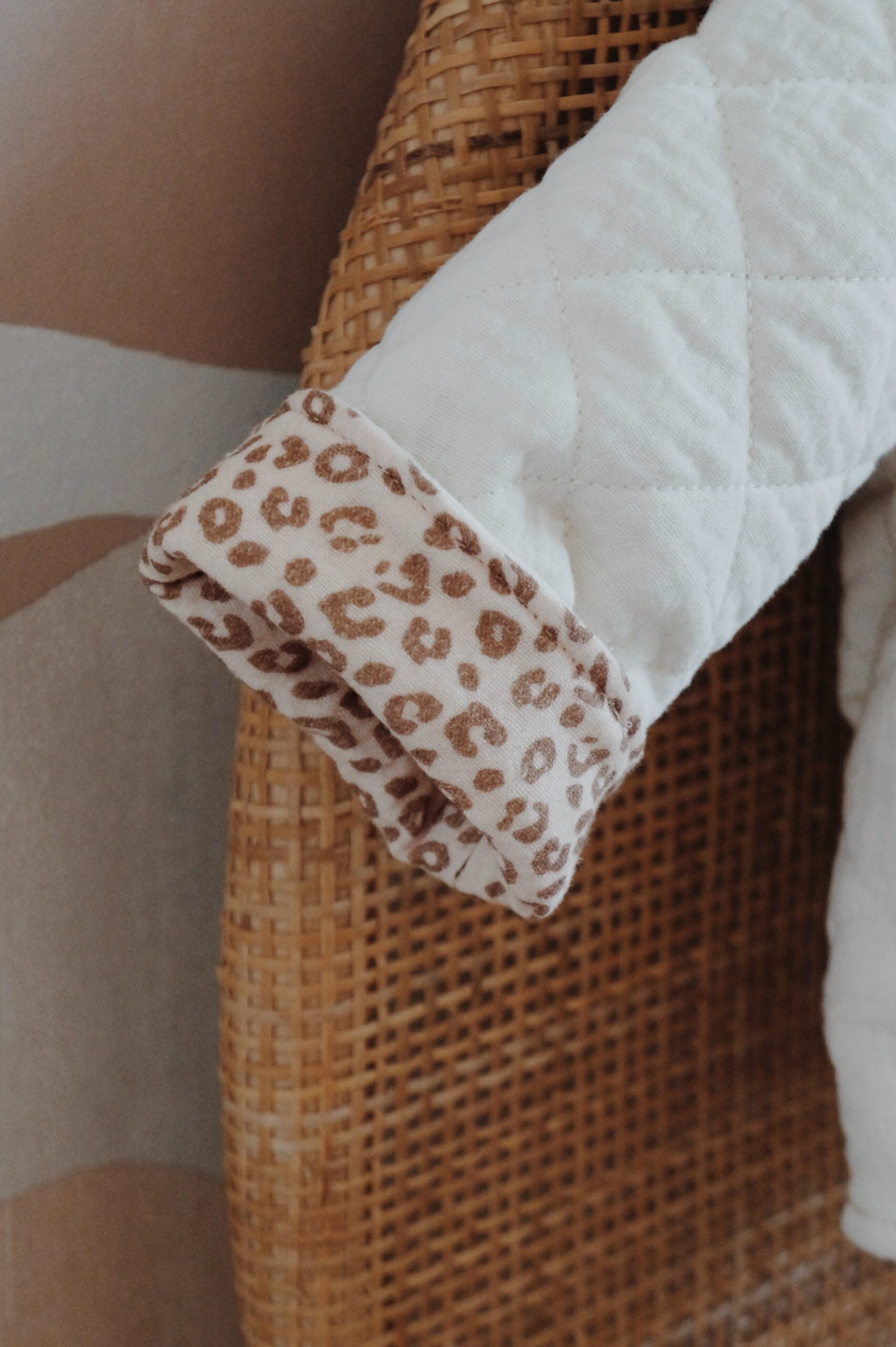 Veste matelassée avec manches enfant Crème/Léopard Taille 36 mois