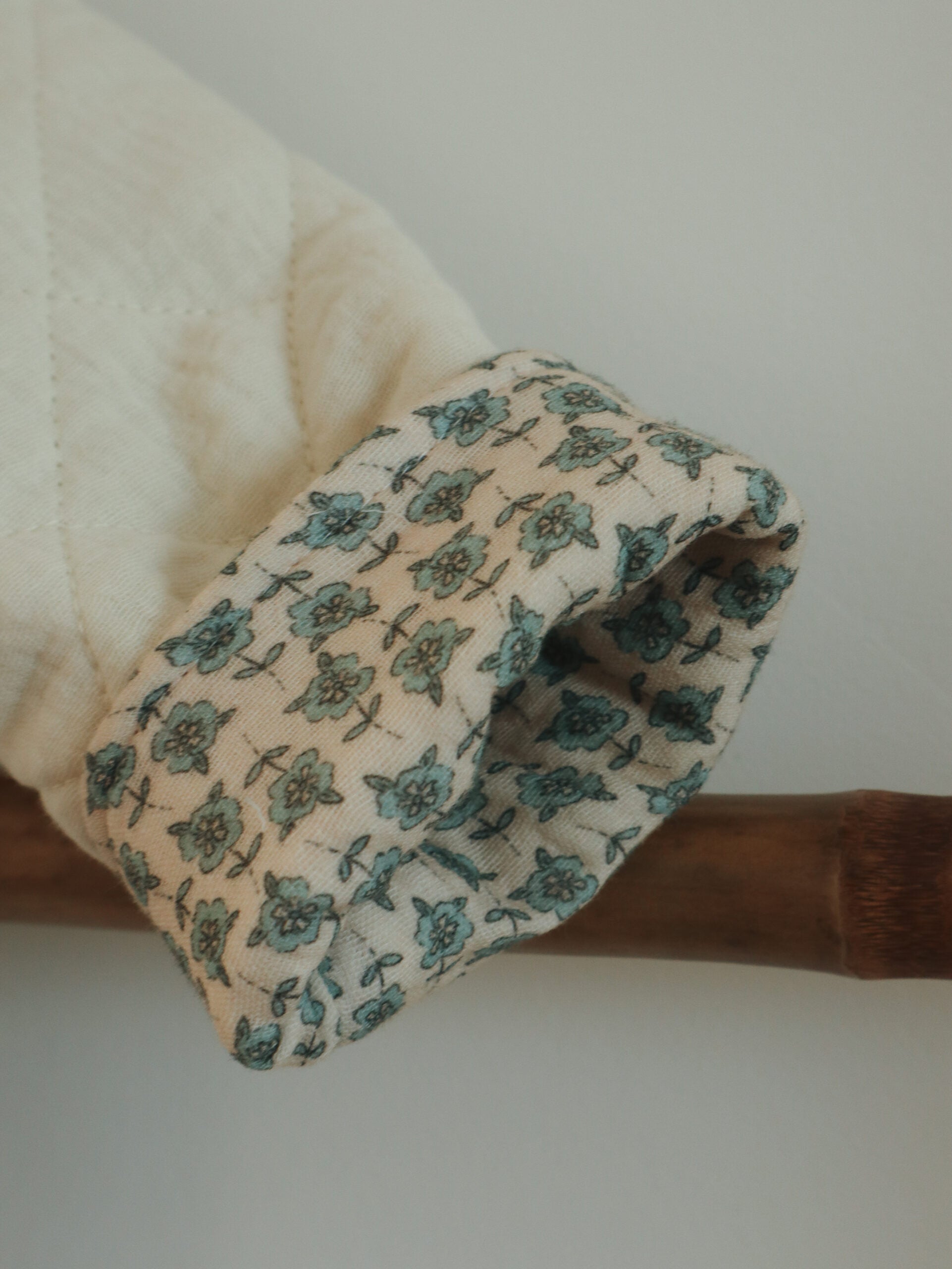 Veste matelassée avec manches enfant Crème/Bloom Taille 36 mois