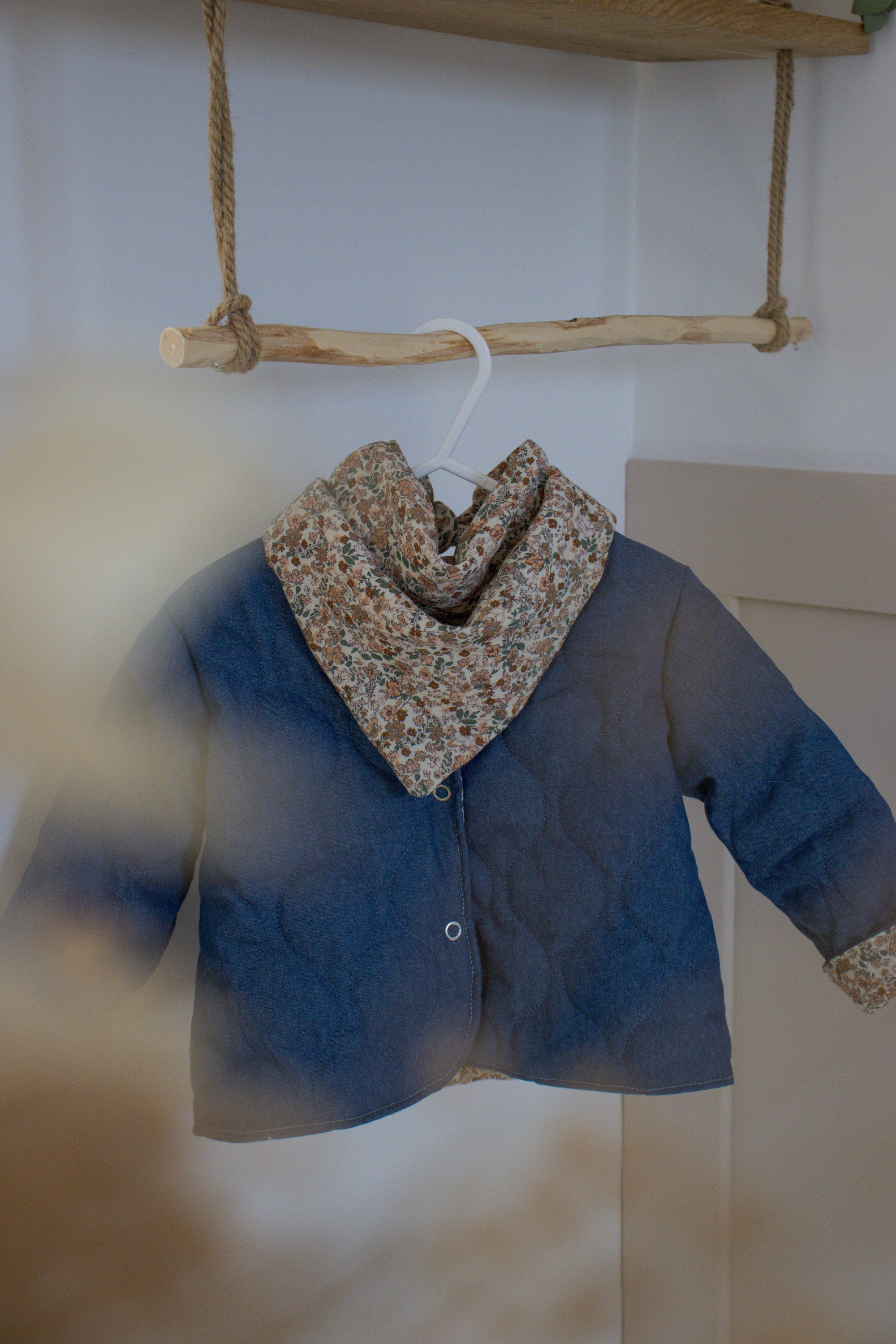 Vestes matelassées avec manches enfant Jean/ Bouquet floral